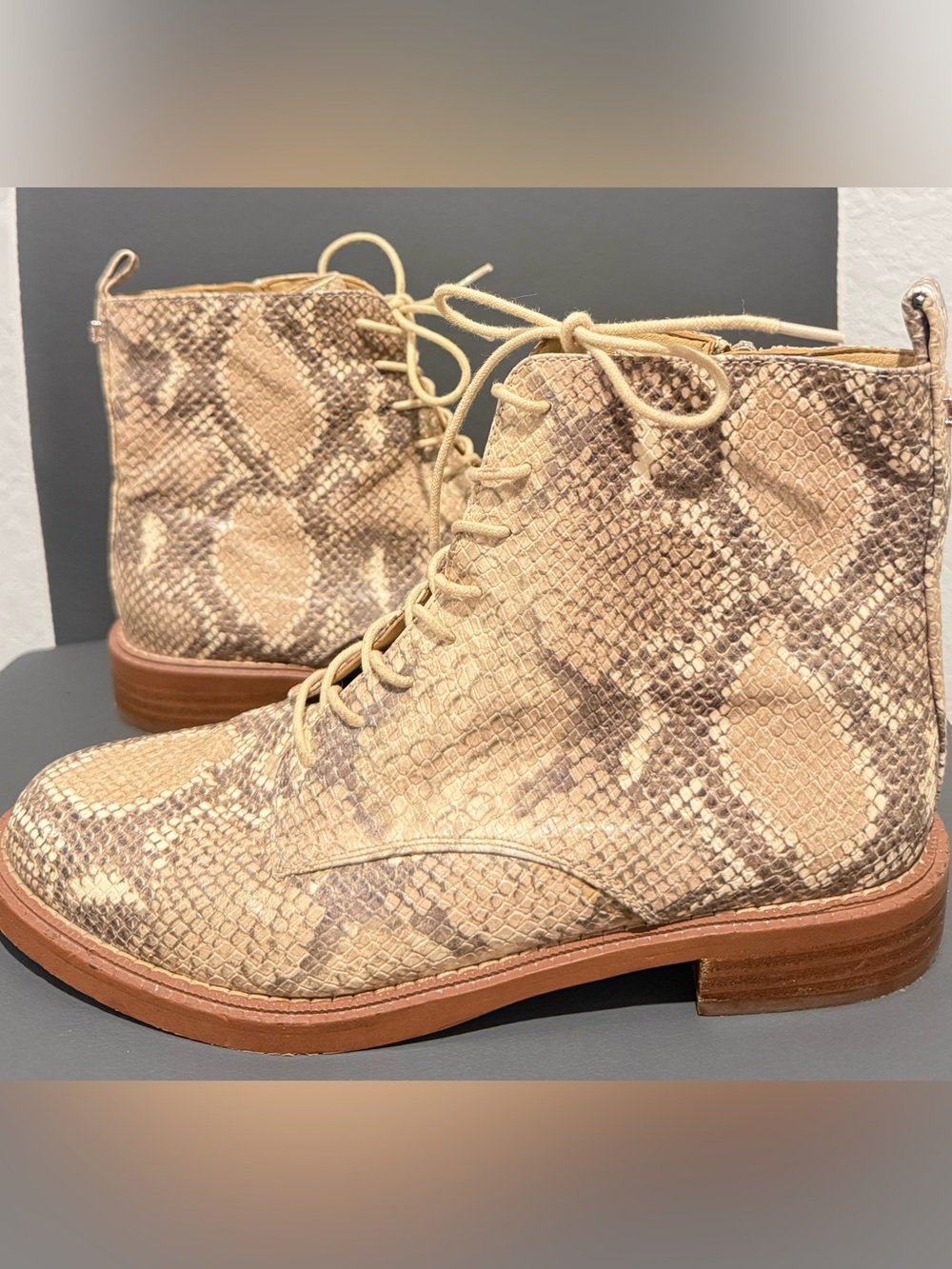 Sam Edelman Nina Snake Print Combat Boots Women’s Size 9 Bootie Ankle Zip Close